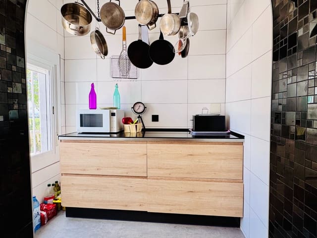 Chalet de 4 habitaciones en Aspe en venta con piscina - 395.000 € (Ref: 9406328)