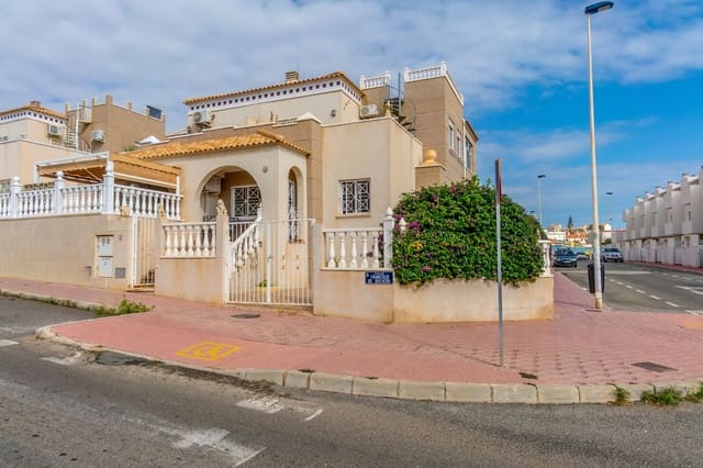 4 bedroom Townhouse for sale in Aguas Nuevas, Torrevieja with pool - € 259,000 (Ref: 9422084)