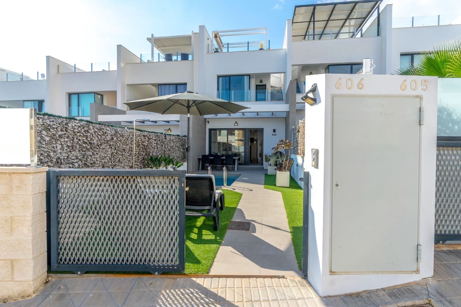 3 soverom Hus til salgs i Villamartin med svømmebasseng - € 325 000 (Ref: 9422085)