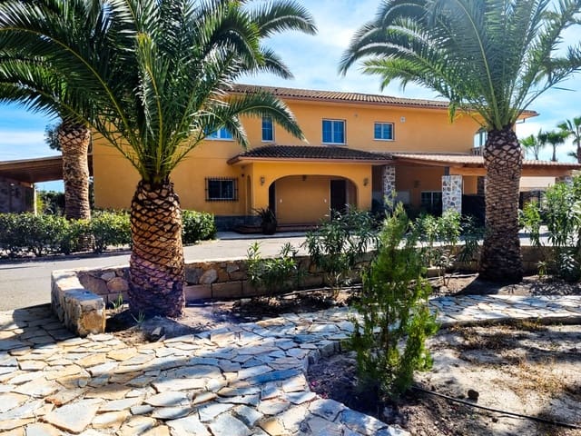 6 soveværelse Villa til salg i Las Bayas, Elche / Elx med swimmingpool garage - € 825.000 (Ref: 9422109)