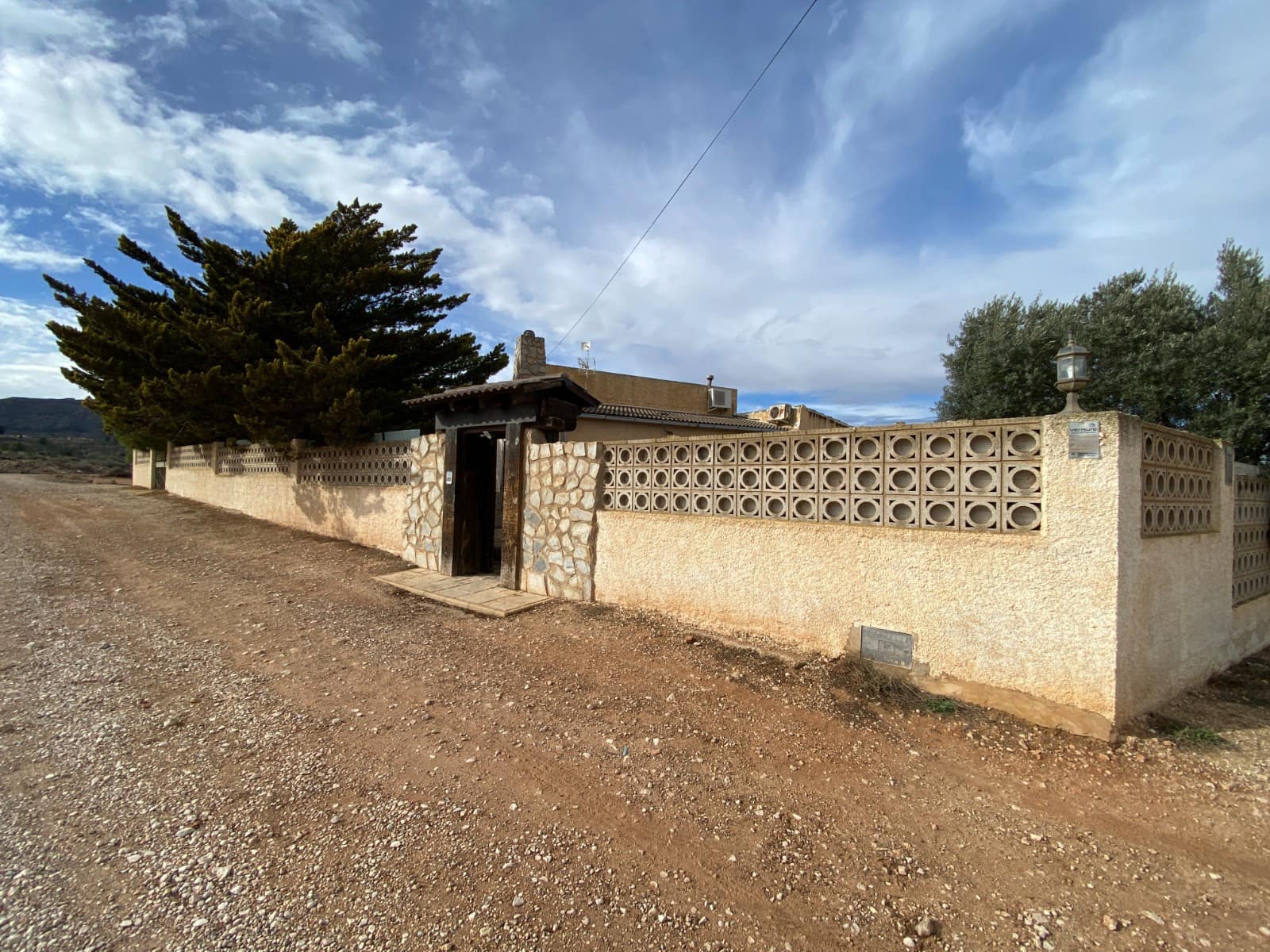 2 slaapkamer Finca/Landhuis te koop in Sax met garage - € 240.000 (Ref: 9436969)