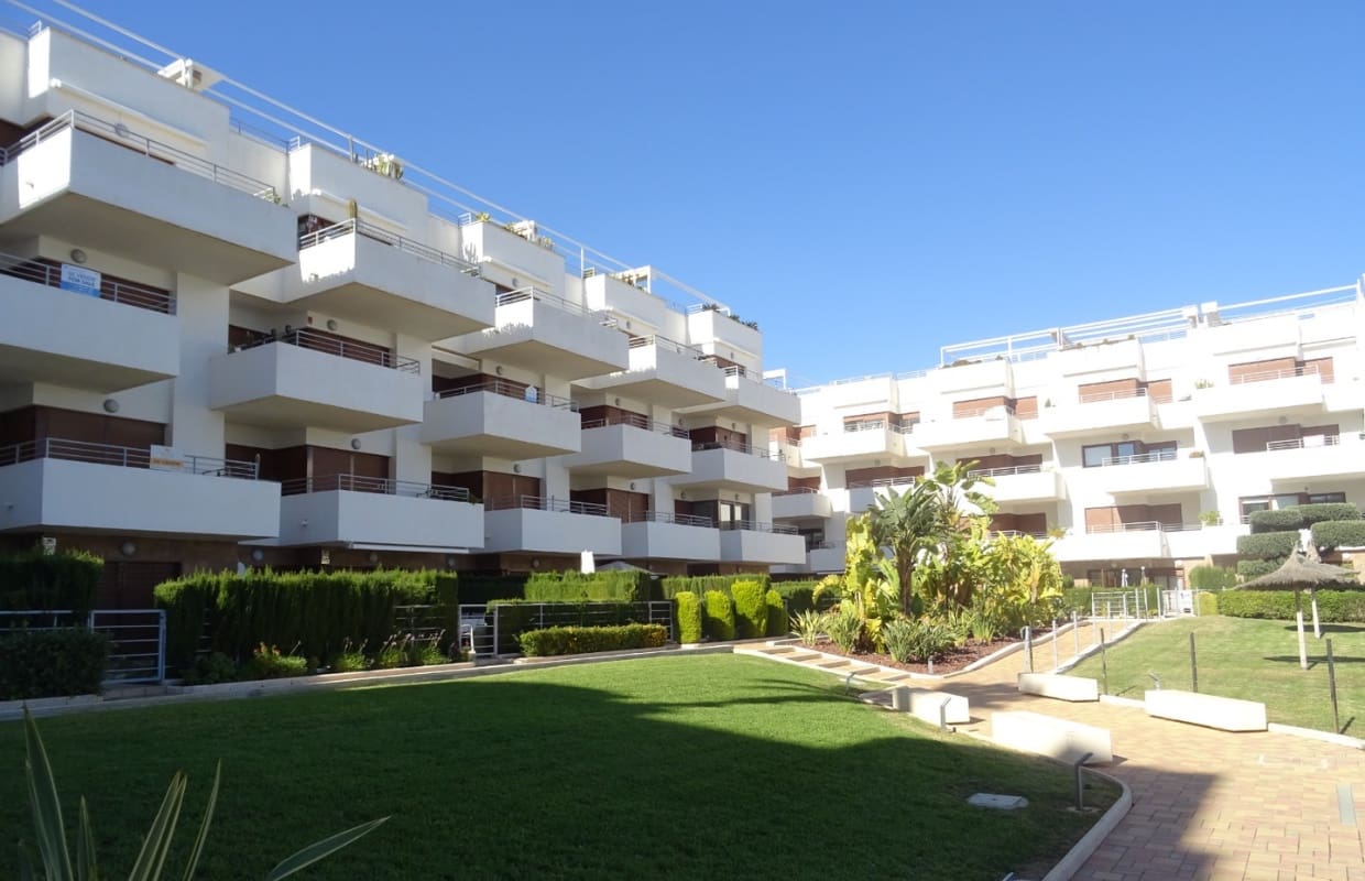 2 makuuhuone Huoneisto myytävänä paikassa Orihuela Costa mukana uima-altaan - 237 000 € (Ref: 9439694)