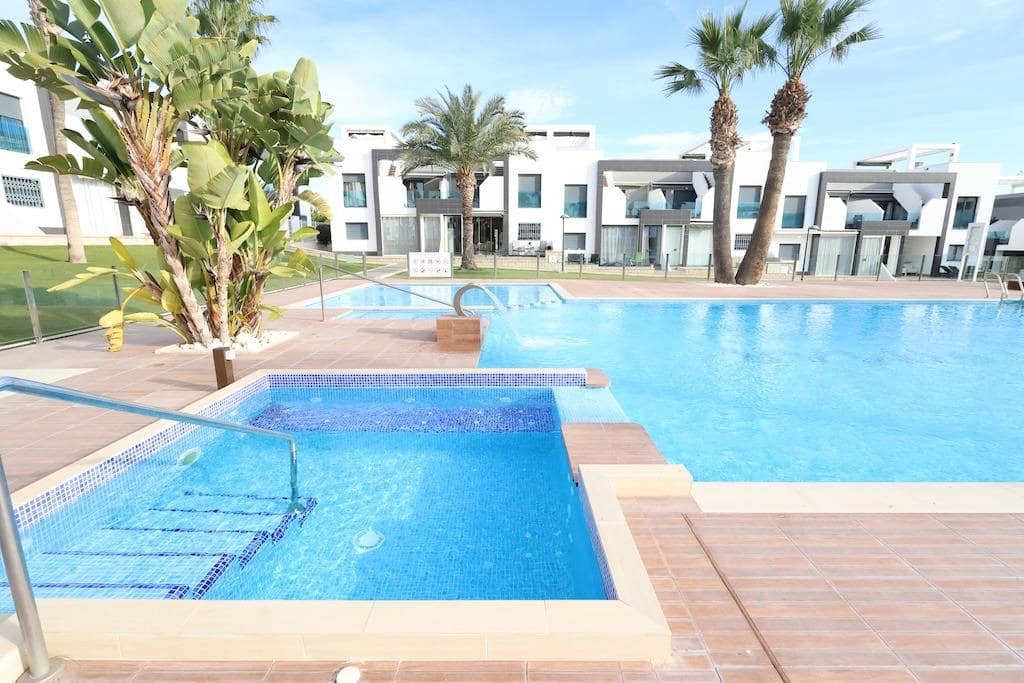 2 soverom Bungalow til salgs i La Zenia med svømmebasseng garasje - € 289 000 (Ref: 9448751)