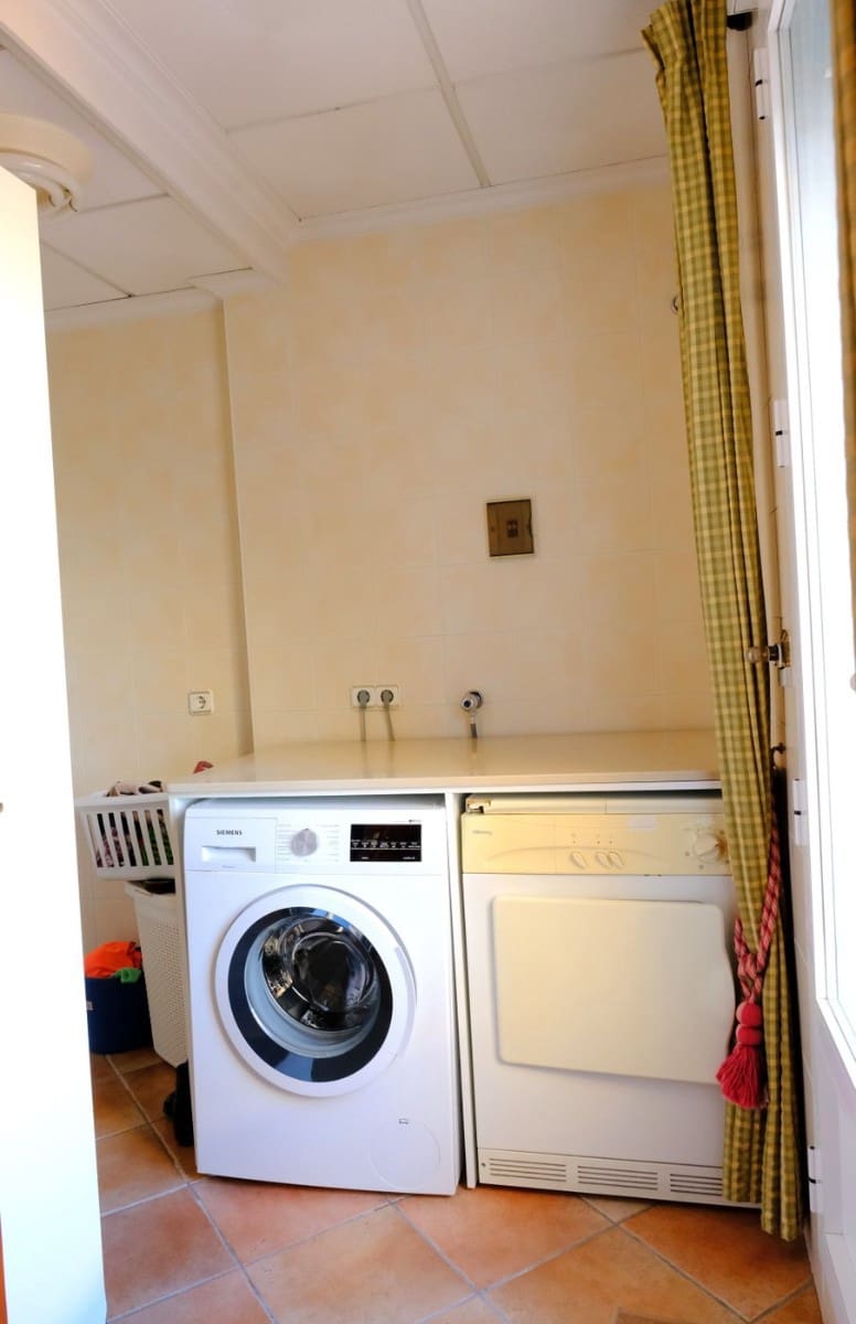 4 sypialnia Finka/Dom wiejski na sprzedaż w Orihuela z basenem garażem - 675 000 € (Ref: 9461872)