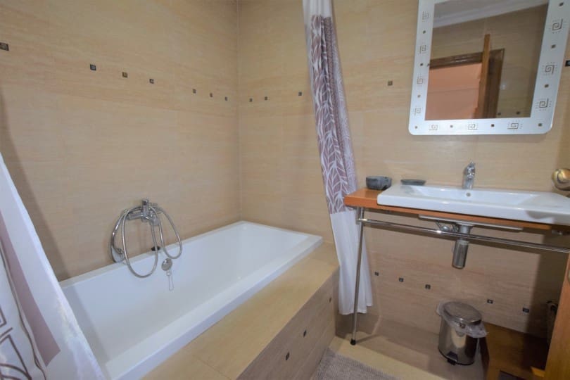 5 Zimmer Villa zu verkaufen in Pueblo Bravo mit Pool Garage - 899.000 € (Ref: 9462953)