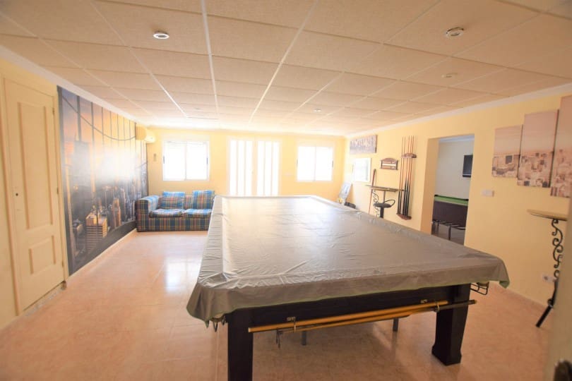 5 Zimmer Villa zu verkaufen in Pueblo Bravo mit Pool Garage - 899.000 € (Ref: 9462953)