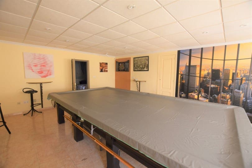 5 Zimmer Villa zu verkaufen in Pueblo Bravo mit Pool Garage - 899.000 € (Ref: 9462953)