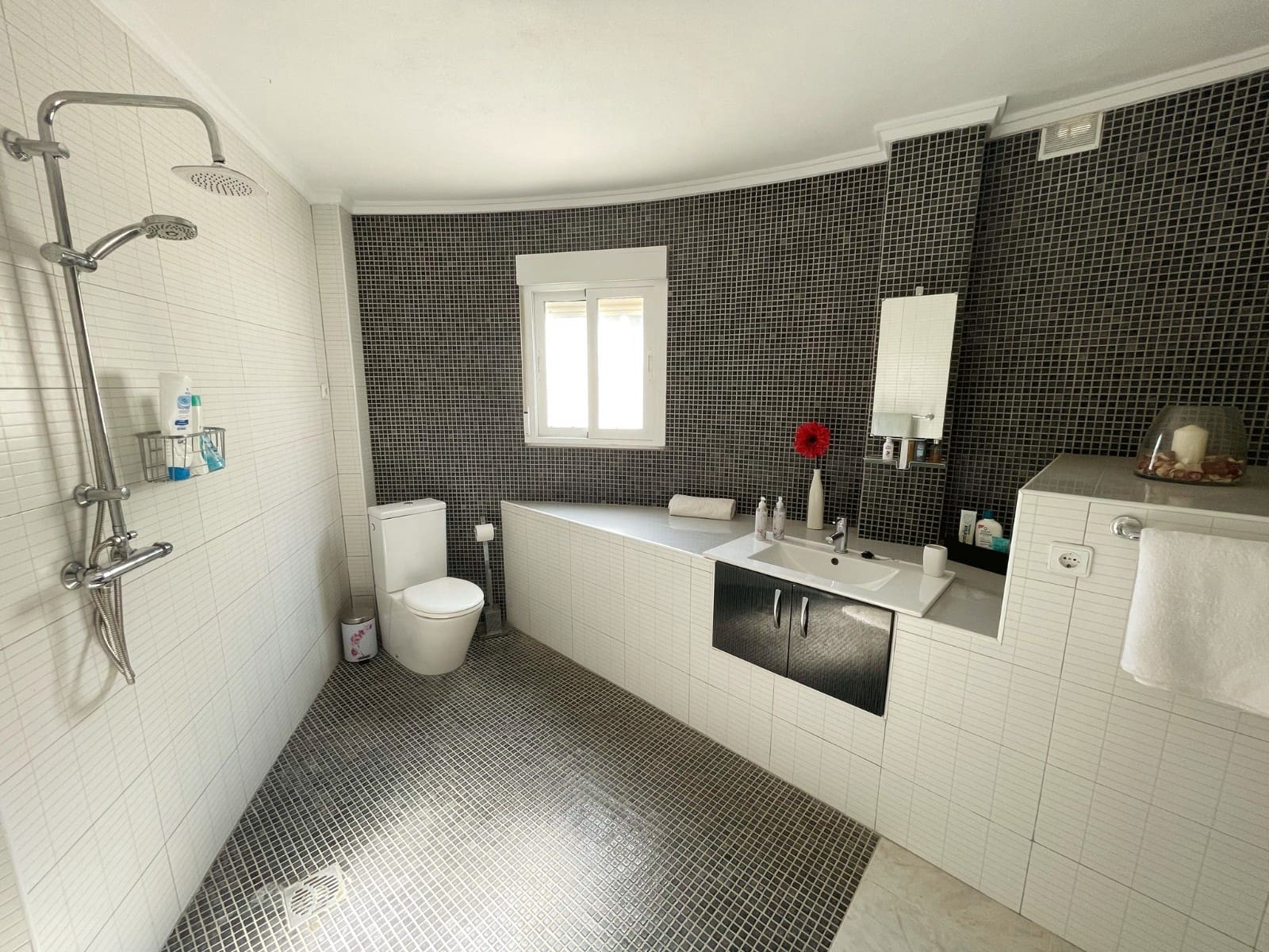 5 makuuhuone Huvila myytävänä paikassa Ciudad Quesada mukana uima-altaan - 425 000 € (Ref: 9462959)