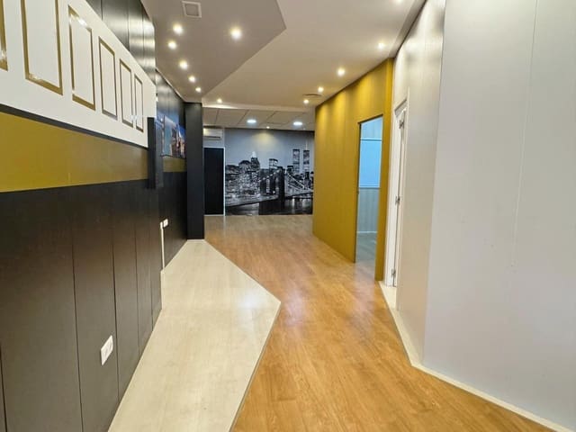 Kaupallinen myytävänä paikassa Zona Pueblo, Guardamar del Segura - 220 000 € (Ref: 9462961)