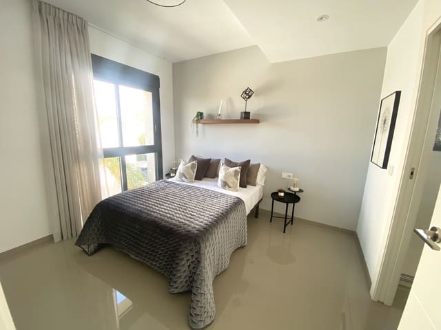 Chalet de 3 habitaciones en Doña Pepa, Rojales en venta con piscina - 525.000 € (Ref: 9462965)