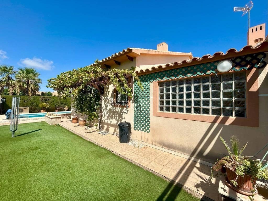 3 bedroom Villa for sale in Cabo Roig with pool garage - € 790,000 (Ref: 9462976)