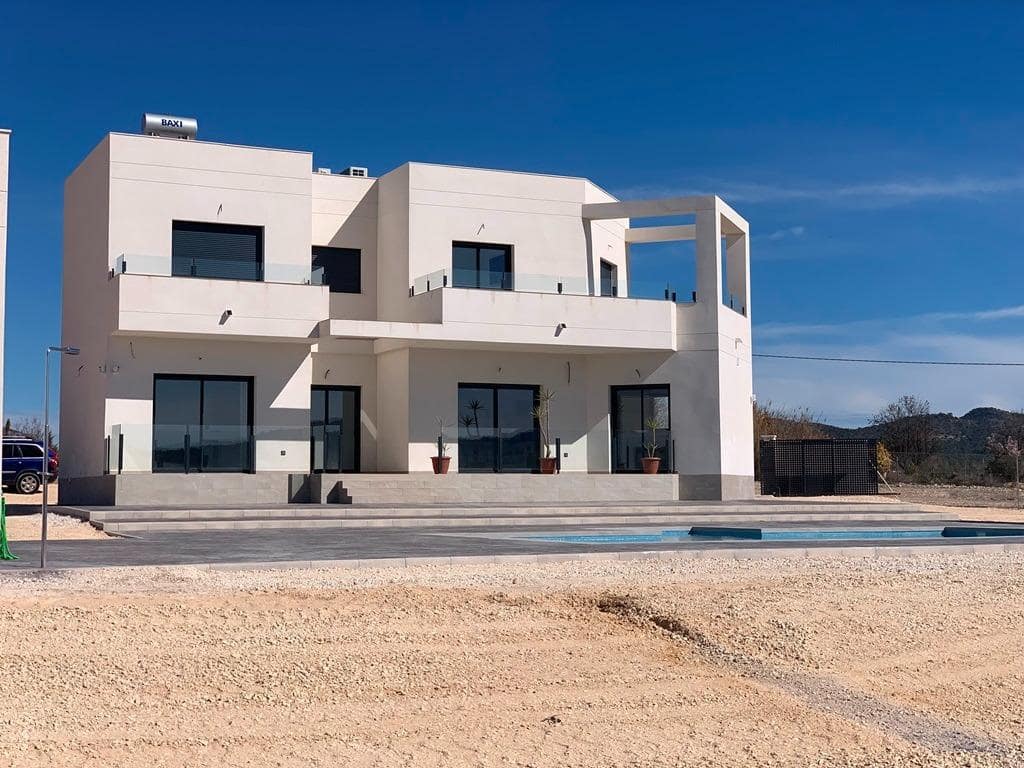 4 bedroom Villa for sale in Pinoso with pool garage - € 518,000 (Ref: 9463173)