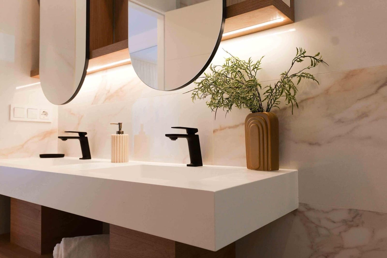 3 bedroom Bungalow for sale in Dona Pepa with pool garage - € 444,500 (Ref: 9463196)