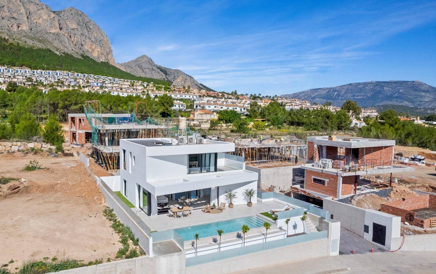 4 bedroom Villa for sale in Polop with pool garage - € 725,000 (Ref: 9463496)