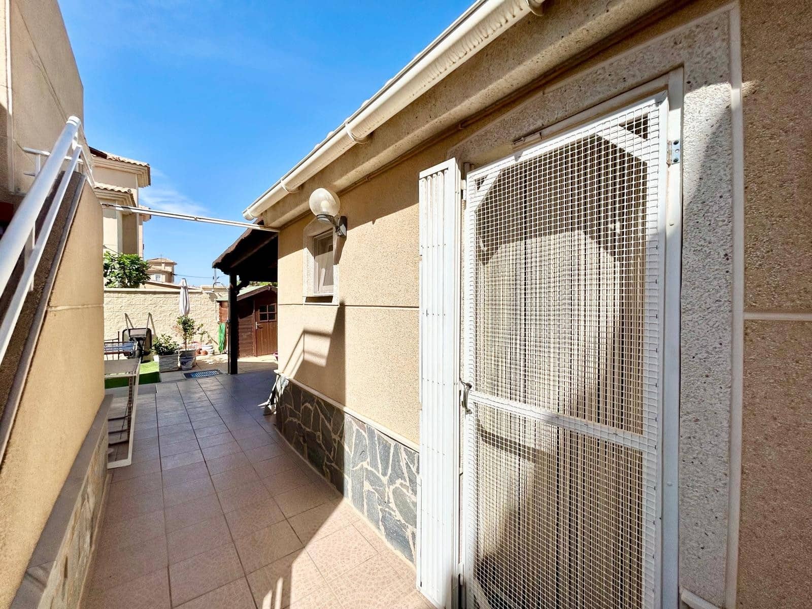 3 bedroom Villa for sale in La Siesta with pool garage - € 335,950 (Ref: 9463677)