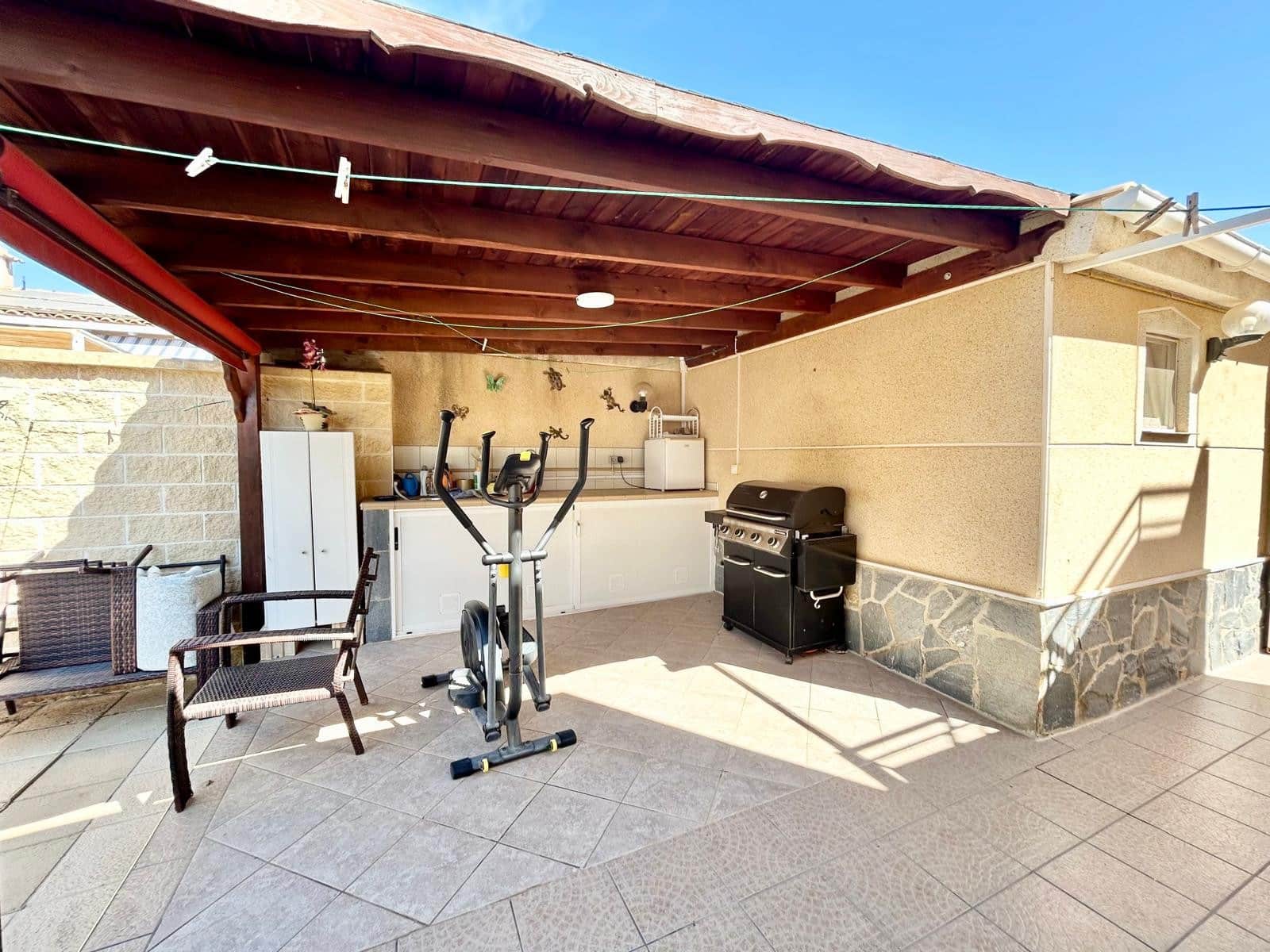 3 bedroom Villa for sale in La Siesta with pool garage - € 335,950 (Ref: 9463677)