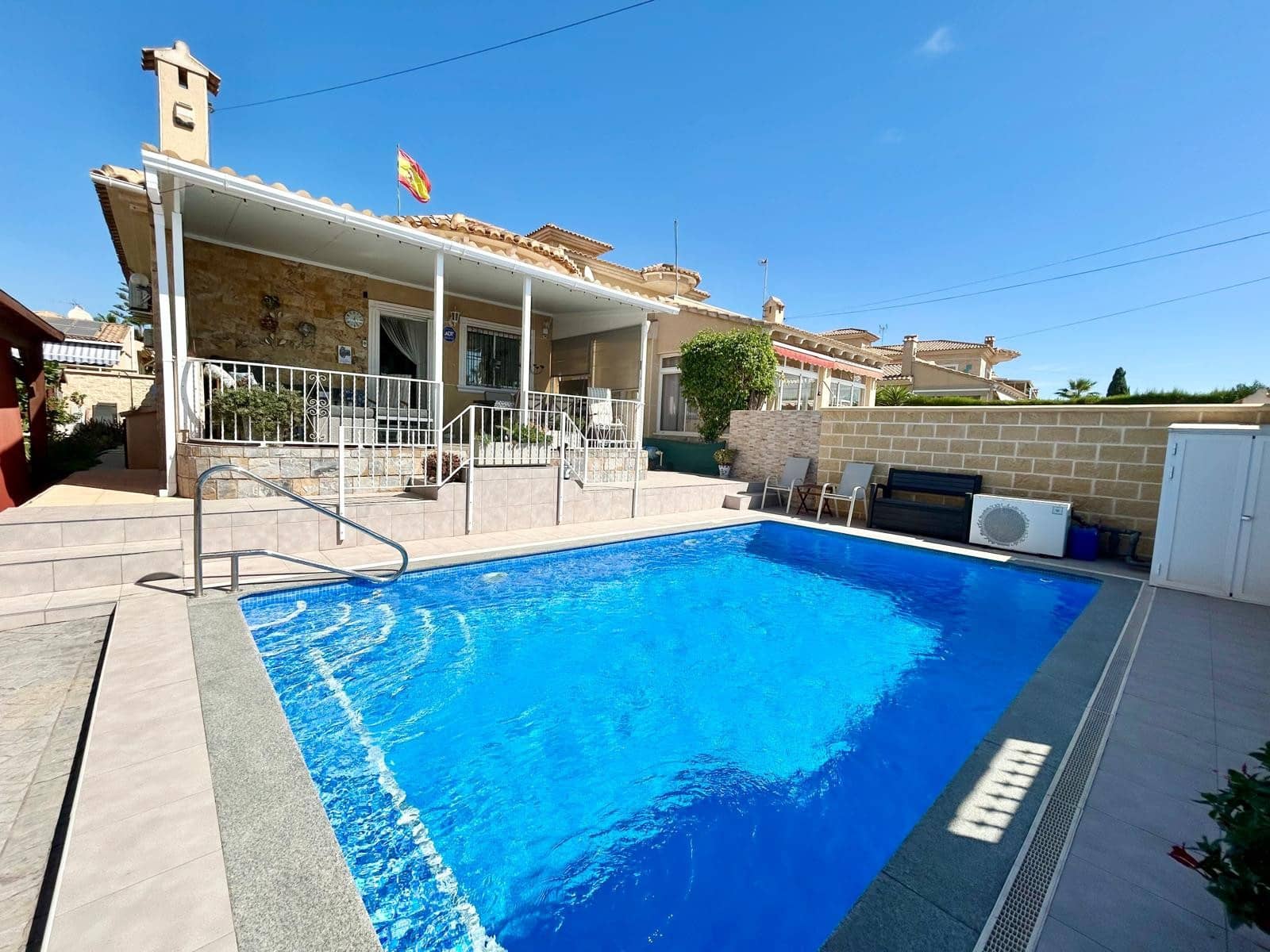 3 bedroom Villa for sale in La Siesta with pool garage - € 335,950 (Ref: 9463677)