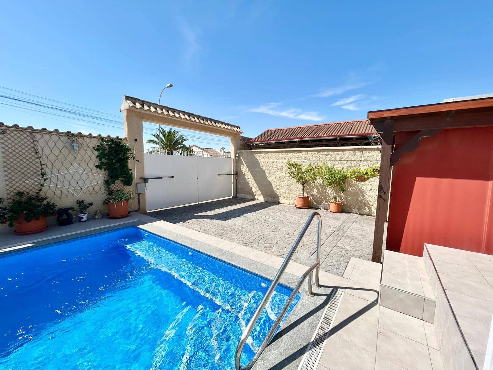 3 bedroom Villa for sale in La Siesta with pool garage - € 335,950 (Ref: 9463677)