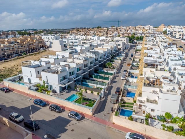 3 soveværelse Byhus til salg i Villamartin, Orihuela med swimmingpool - € 325.000 (Ref: 9463695)