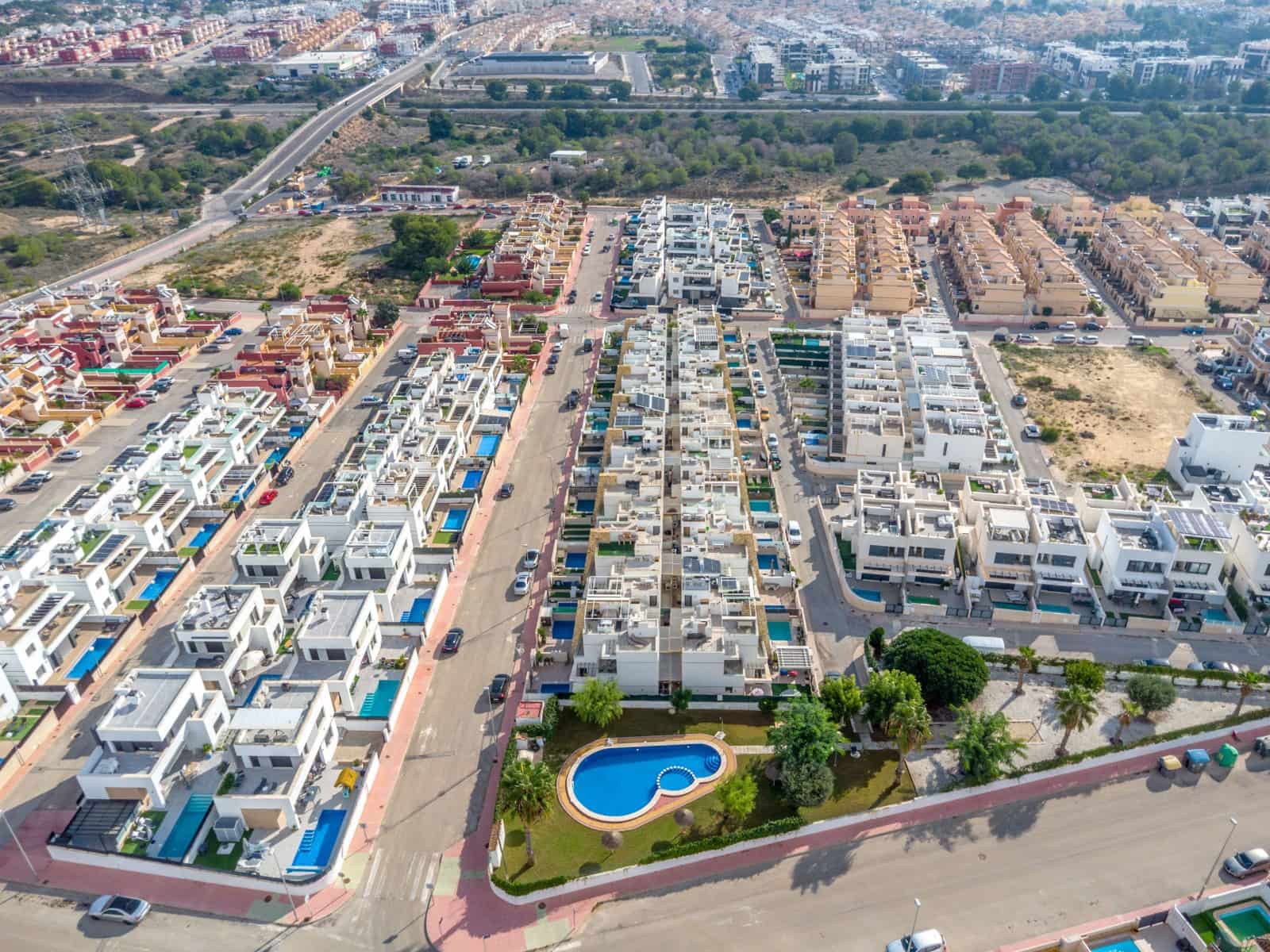 3 soverom Hus til salgs i Villamartin med svømmebasseng - € 325 000 (Ref: 9463695)