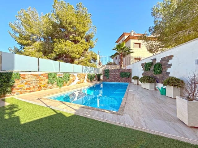 3 Zimmer Villa zu verkaufen in Villamartin, Orihuela mit Pool - 475.000 € (Ref: 9463699)