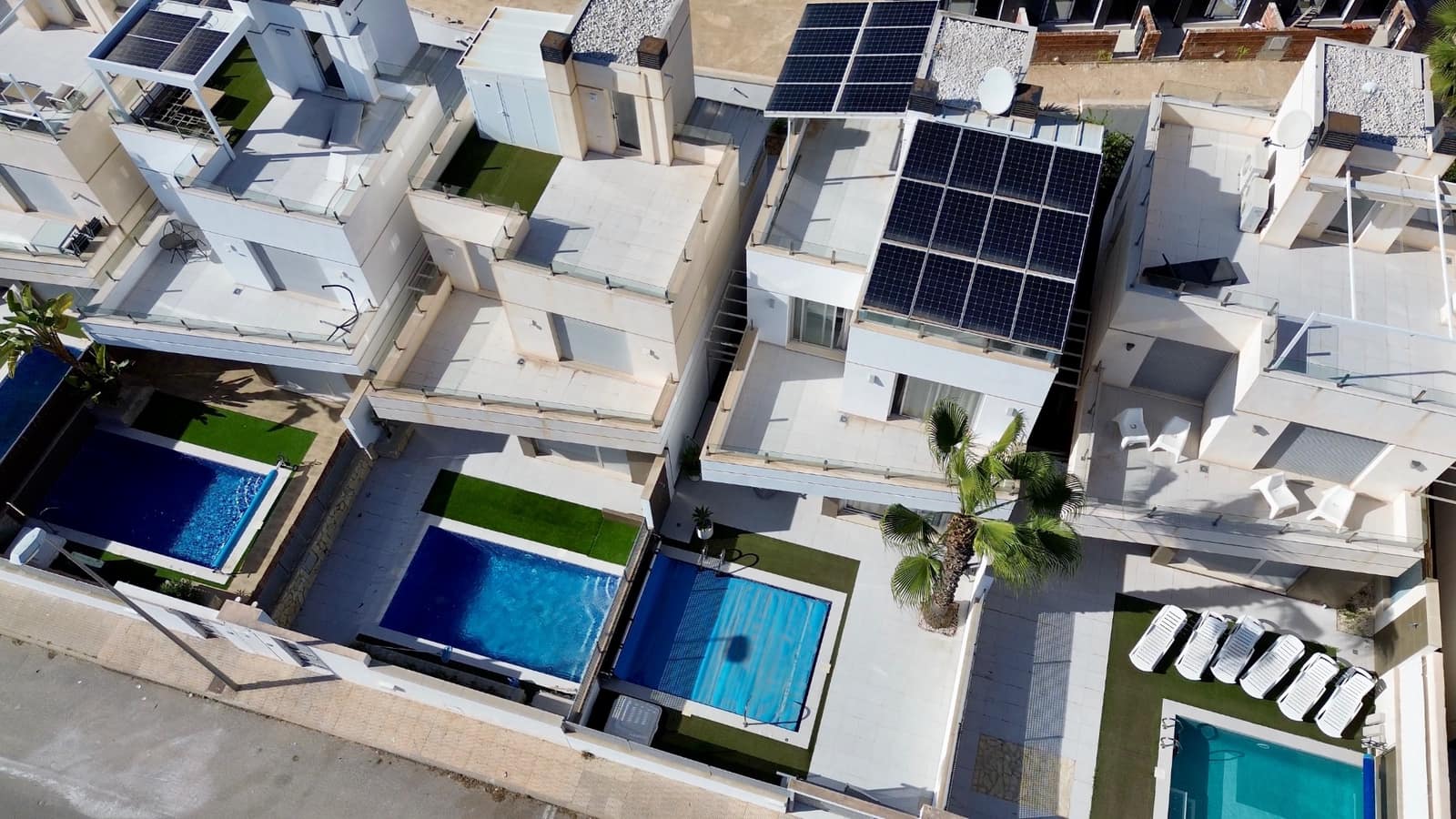 3 bedroom Villa for sale in Orihuela Costa with pool - € 389,000 (Ref: 9463703)