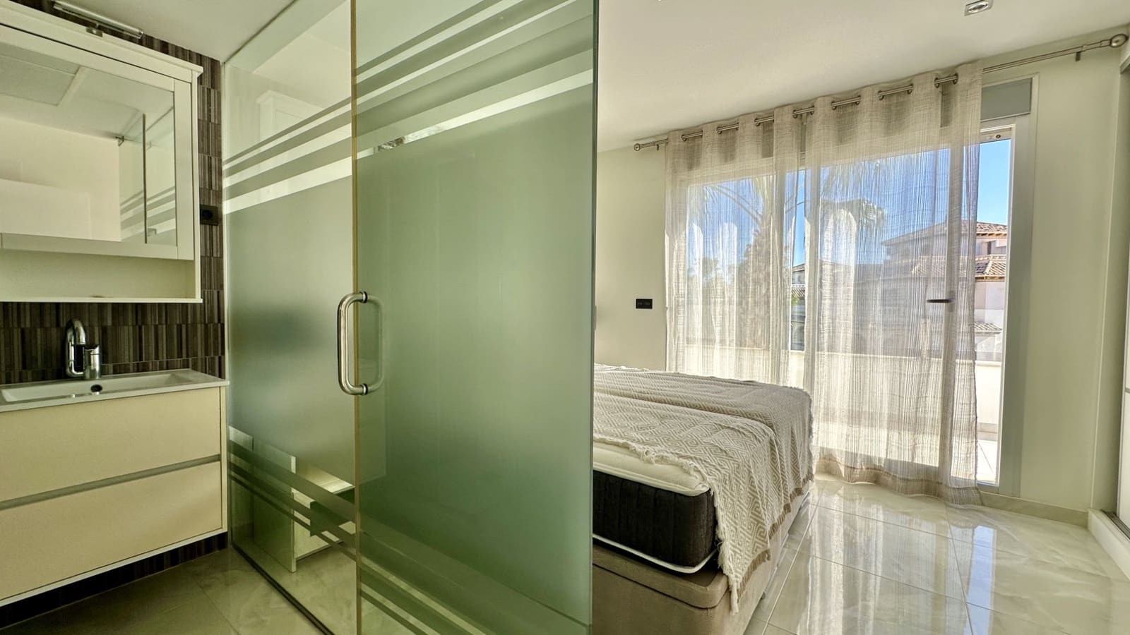 3 bedroom Villa for sale in Orihuela Costa with pool - € 389,000 (Ref: 9463703)