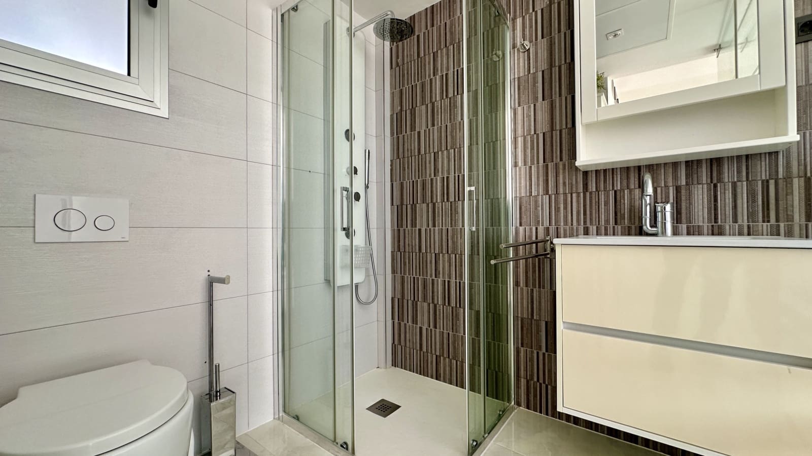 3 bedroom Villa for sale in Orihuela Costa with pool - € 389,000 (Ref: 9463703)