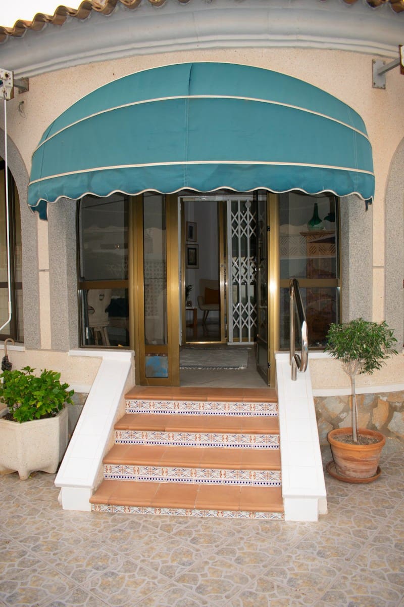 2 soverom Villa til salgs i Torrevieja med svømmebasseng garasje - € 337 000 (Ref: 9463705)