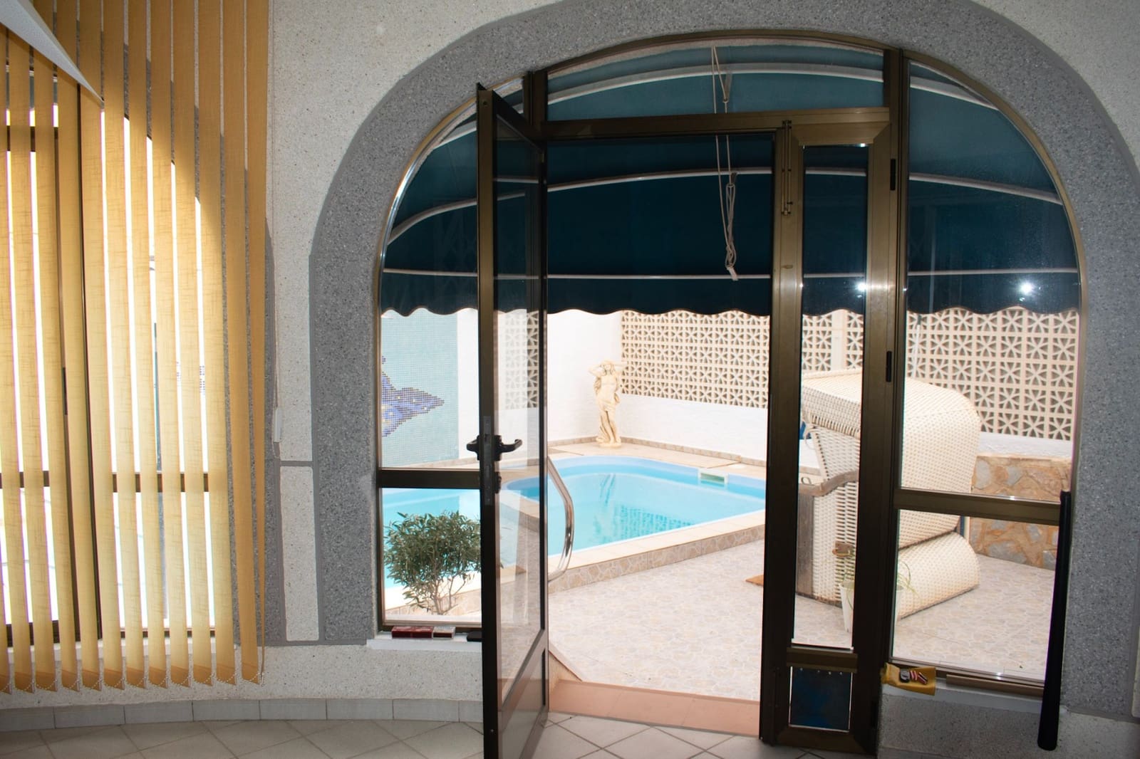 2 soverom Villa til salgs i Torrevieja med svømmebasseng garasje - € 337 000 (Ref: 9463705)