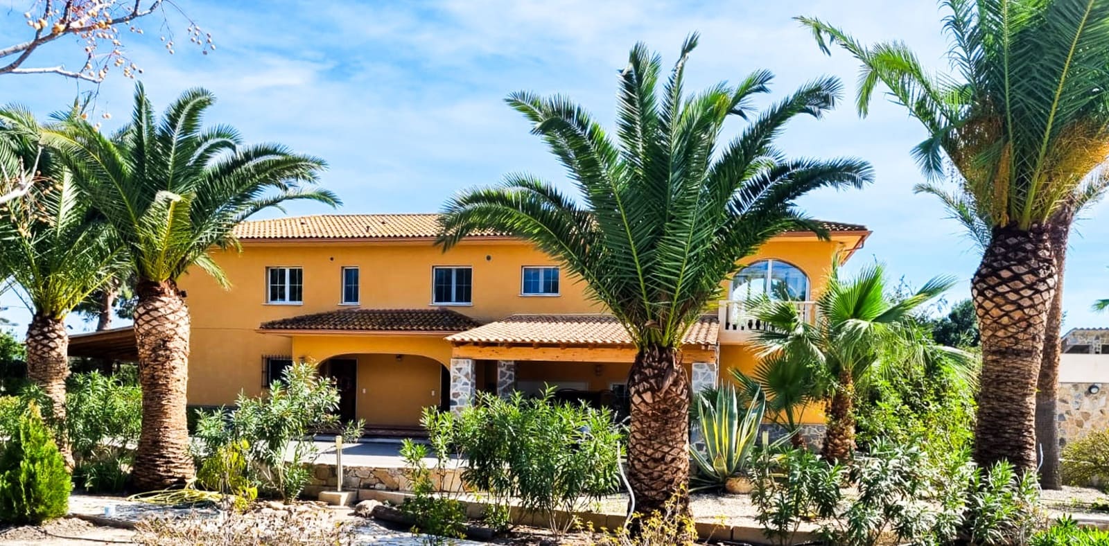 6 bedroom Villa for sale in Las Bayas with pool garage - € 825,000 (Ref: 9463714)