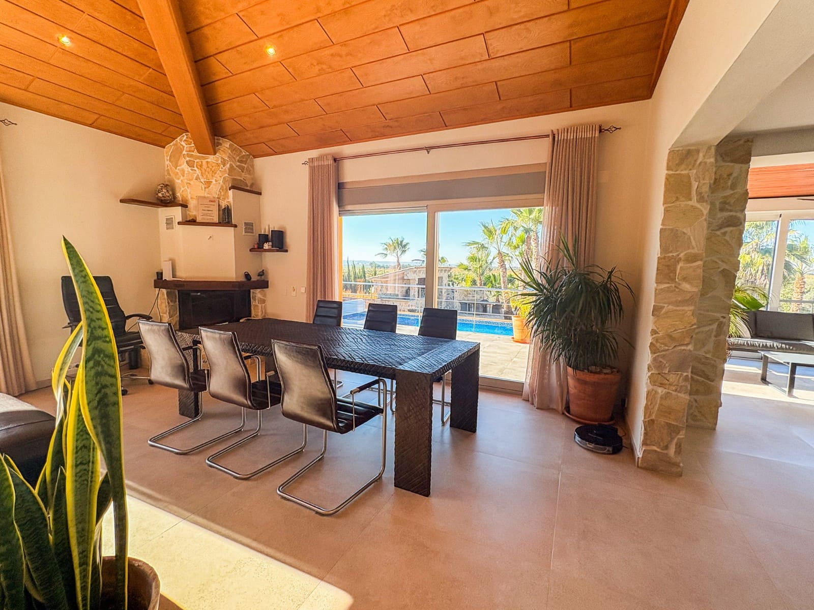 6 bedroom Villa for sale in Las Bayas with pool garage - € 825,000 (Ref: 9463714)