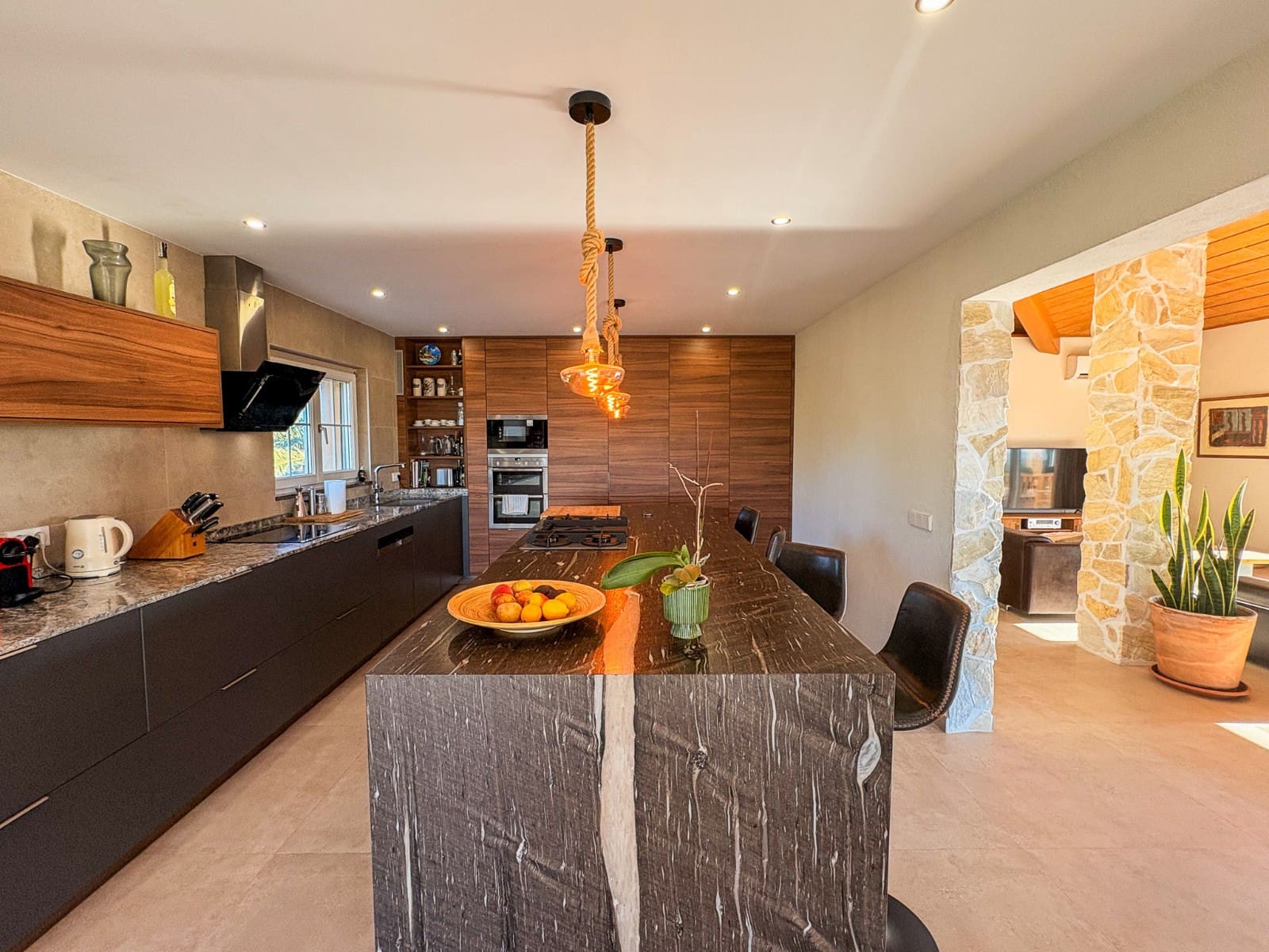 6 bedroom Villa for sale in Las Bayas with pool garage - € 825,000 (Ref: 9463714)