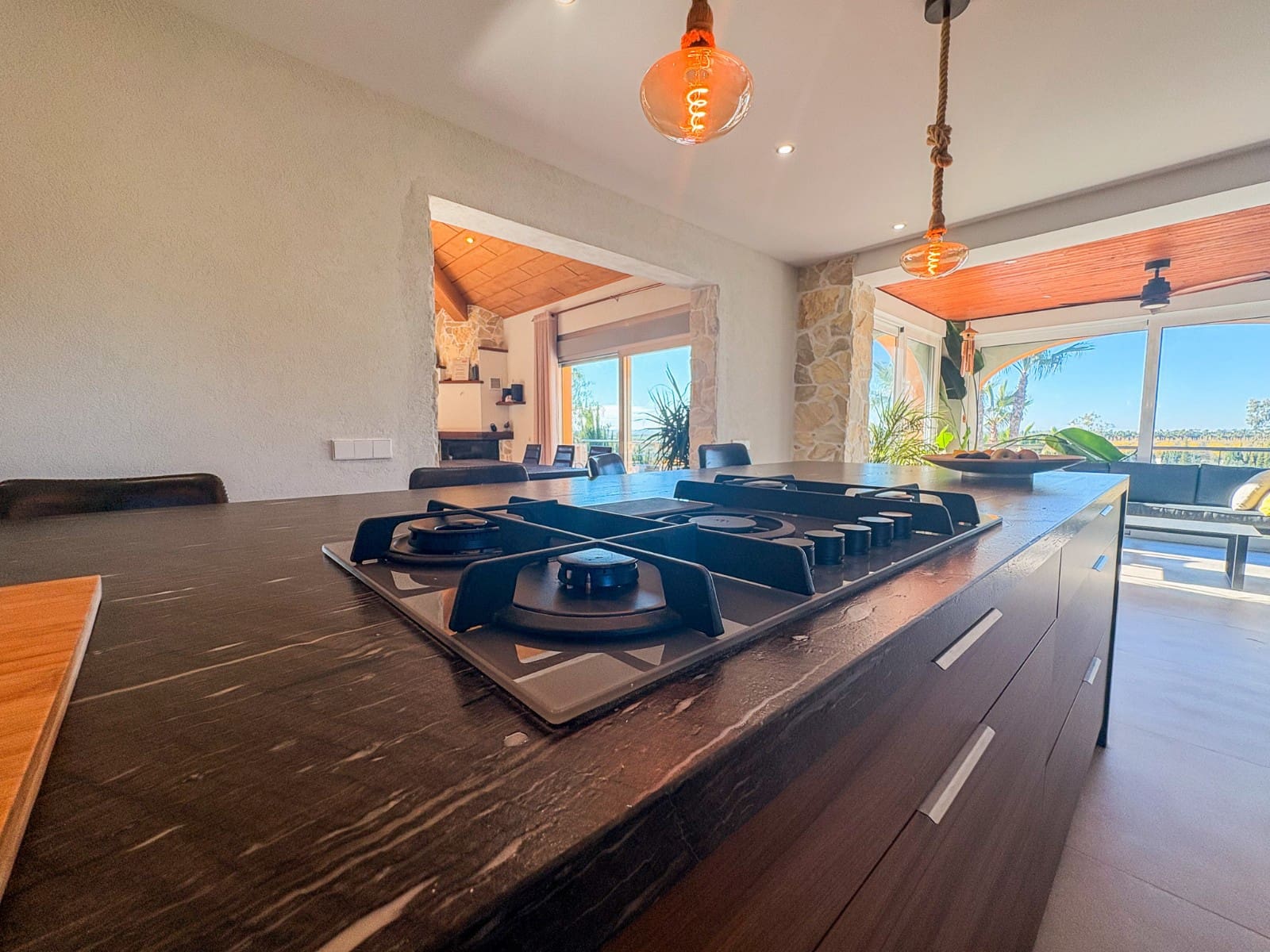 6 bedroom Villa for sale in Las Bayas with pool garage - € 825,000 (Ref: 9463714)