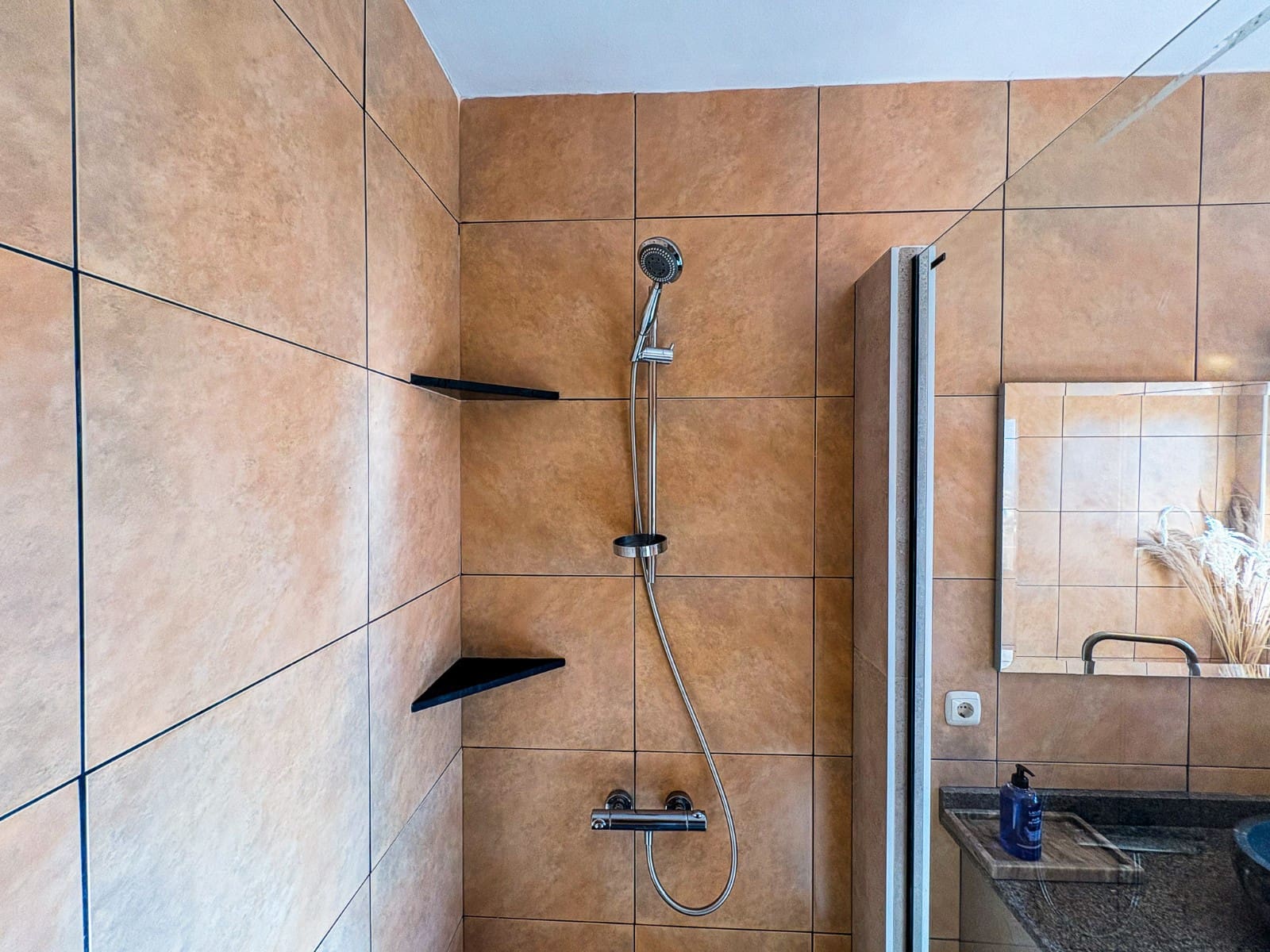 6 bedroom Villa for sale in Las Bayas with pool garage - € 825,000 (Ref: 9463714)