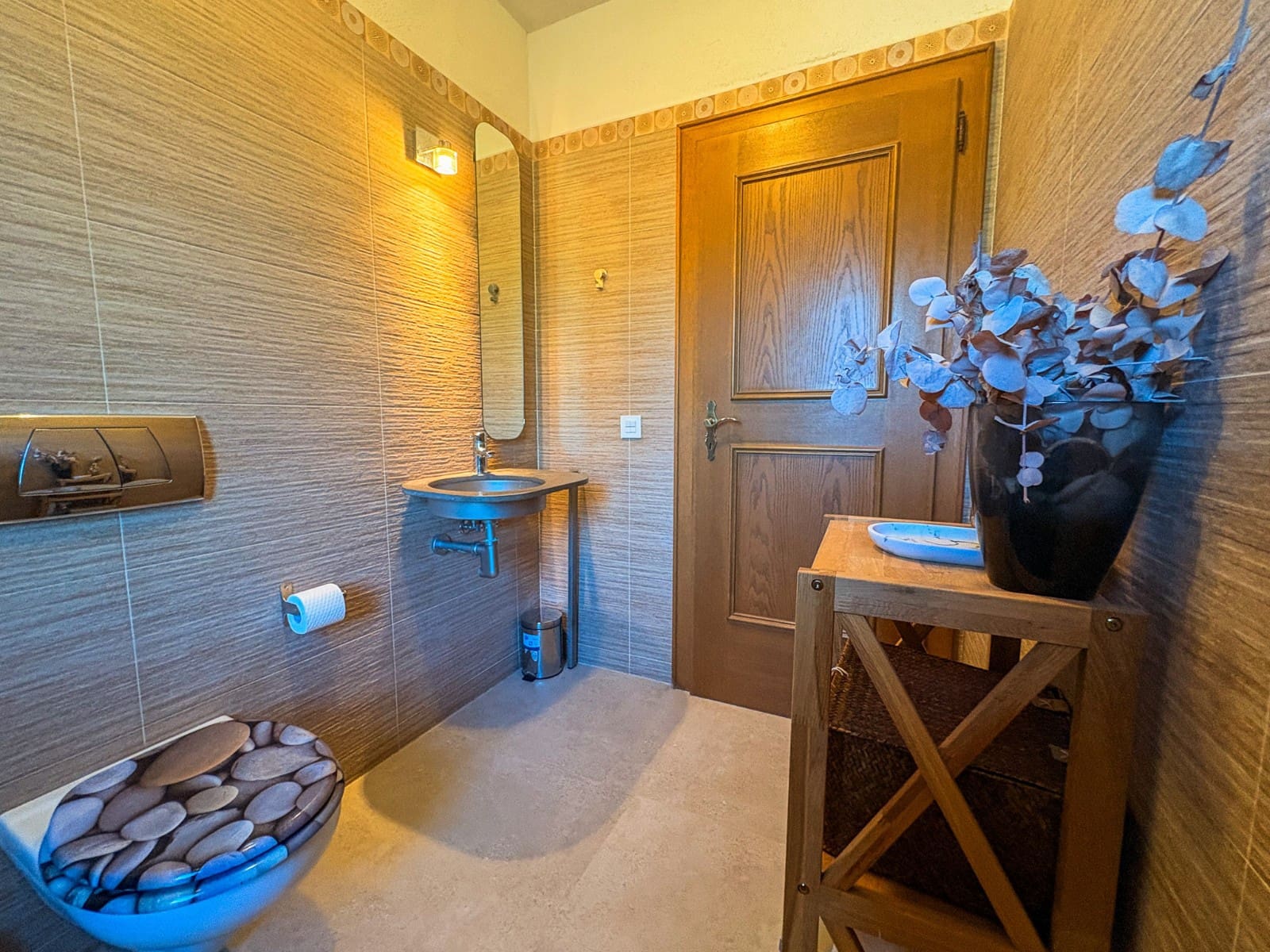 6 bedroom Villa for sale in Las Bayas with pool garage - € 825,000 (Ref: 9463714)