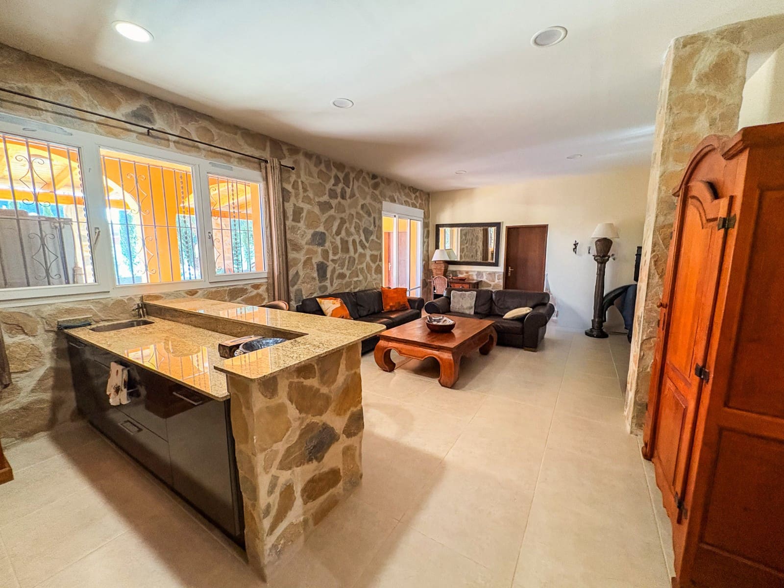 6 bedroom Villa for sale in Las Bayas with pool garage - € 825,000 (Ref: 9463714)