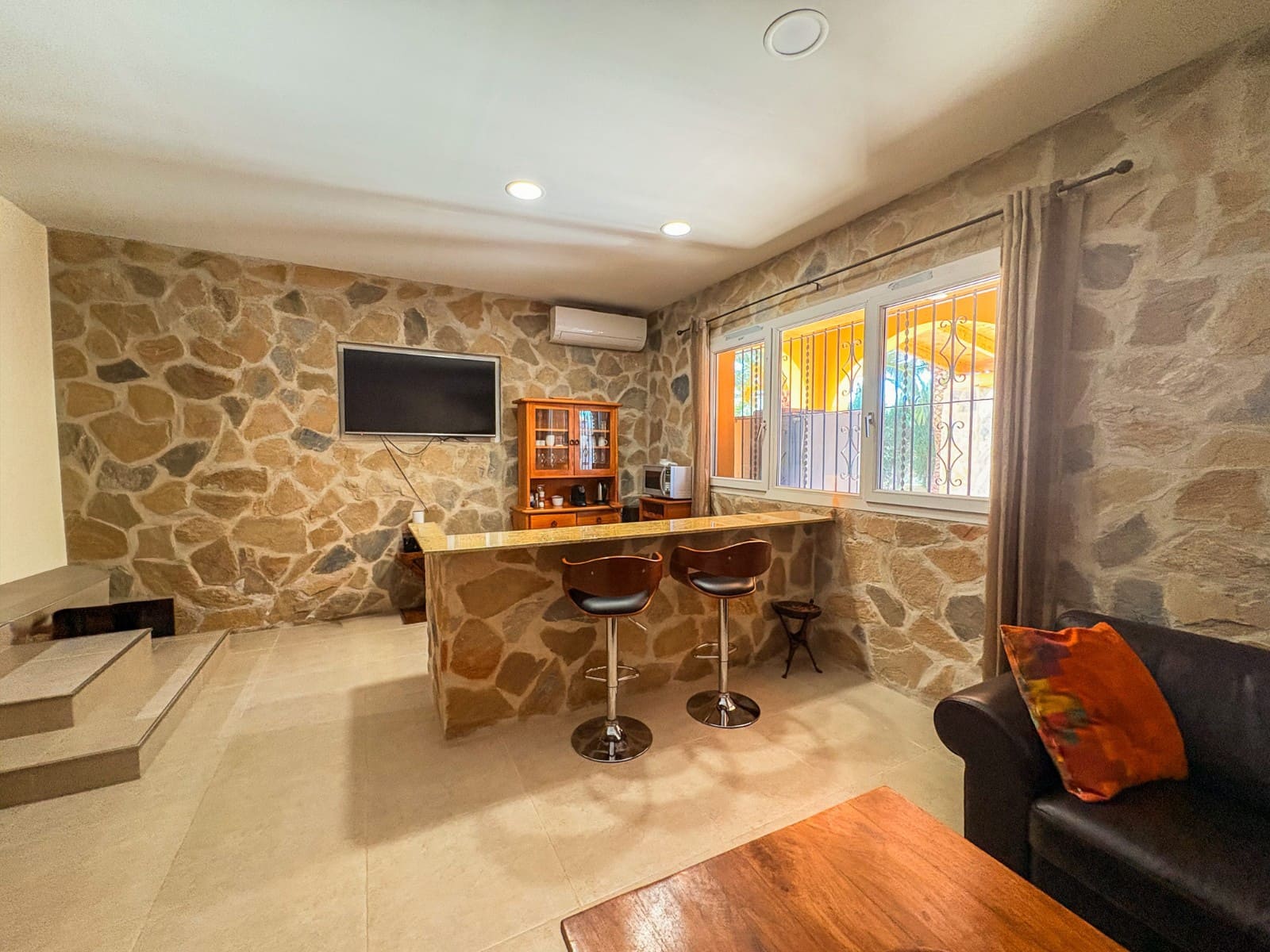 6 bedroom Villa for sale in Las Bayas with pool garage - € 825,000 (Ref: 9463714)