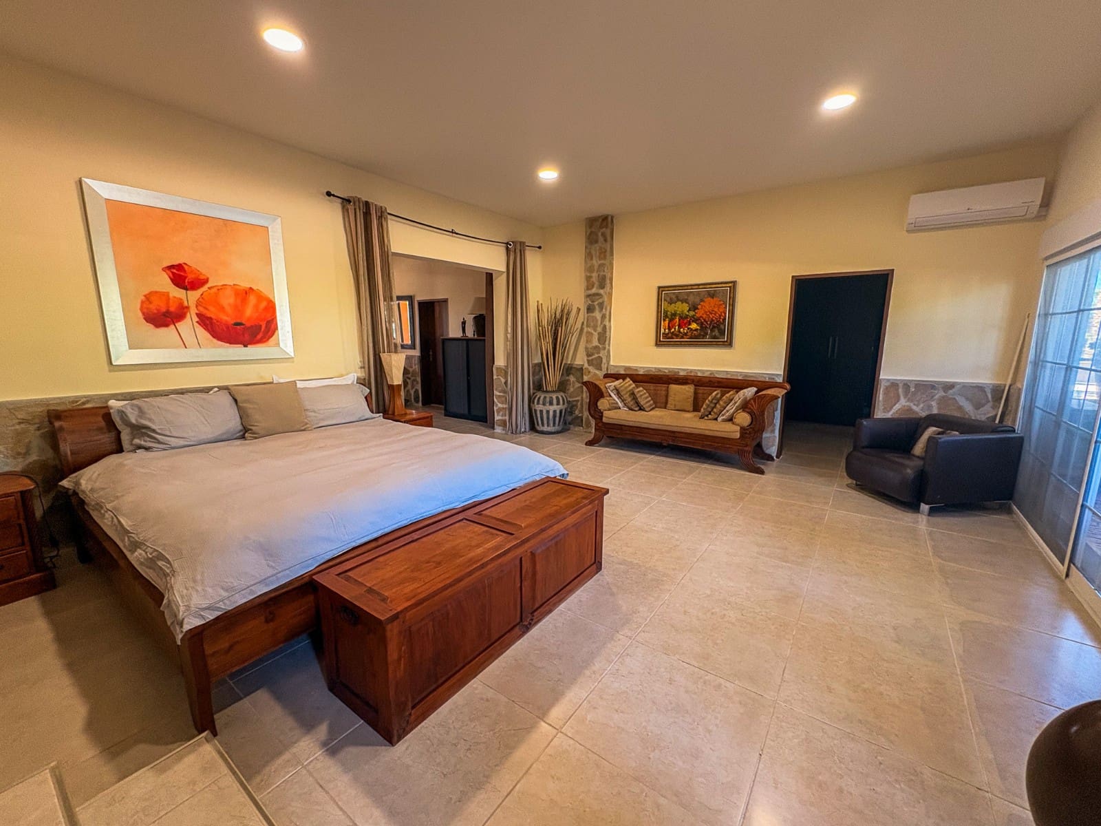 6 bedroom Villa for sale in Las Bayas with pool garage - € 825,000 (Ref: 9463714)