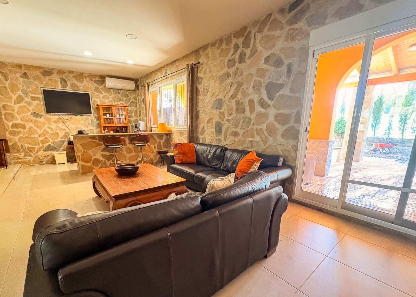 6 bedroom Villa for sale in Las Bayas with pool garage - € 825,000 (Ref: 9463714)