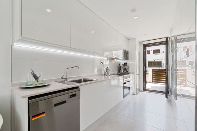 3 makuuhuone Omakotitalo myytävänä paikassa El Chaparral - La Siesta - La Torreta, Torrevieja mukana uima-altaan - 315 000 € (Ref: 9463717)