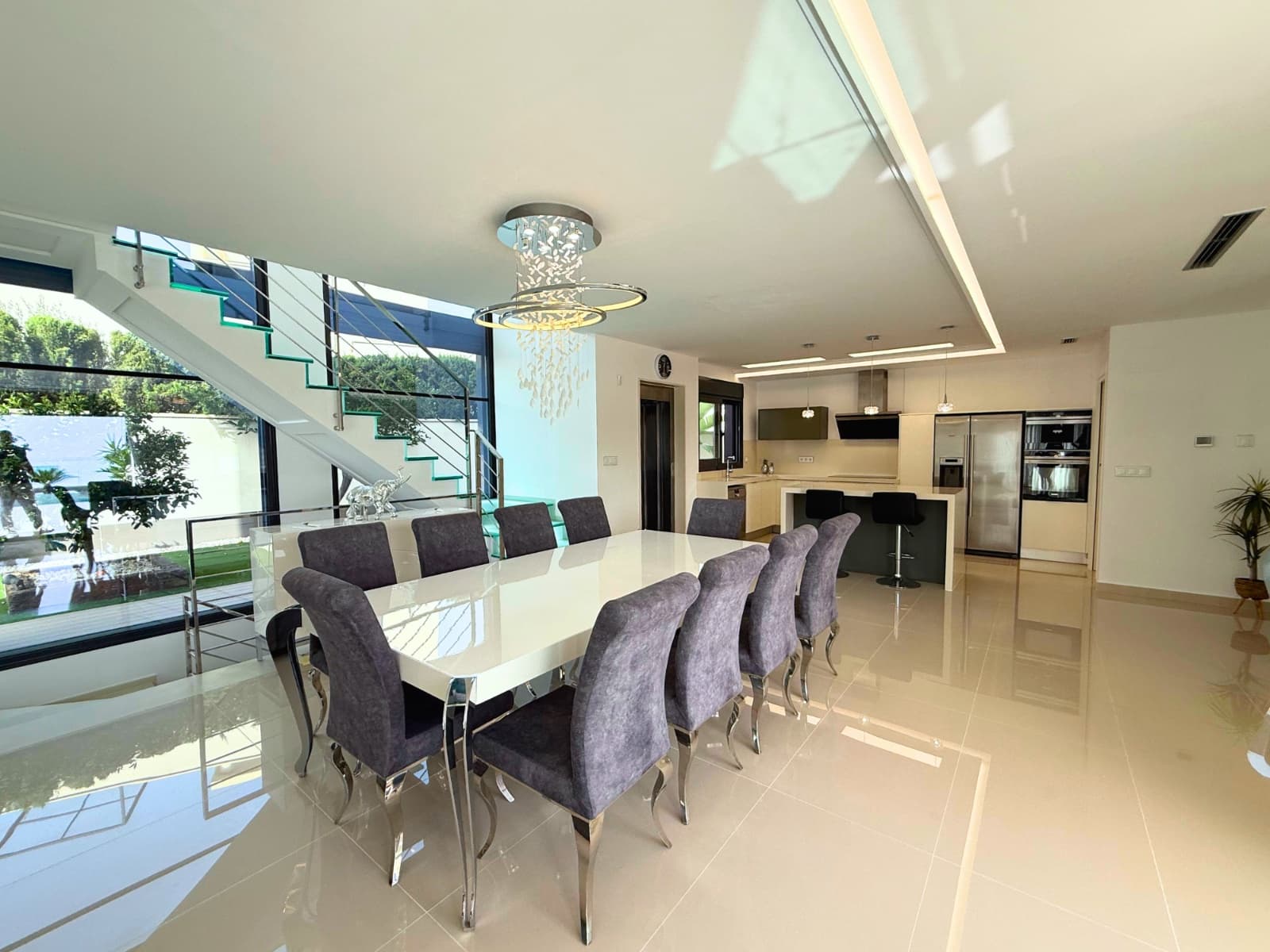 Chalet de 5 habitaciones en San Miguel de Salinas en venta con piscina garaje - 849.000 € (Ref: 9463719)