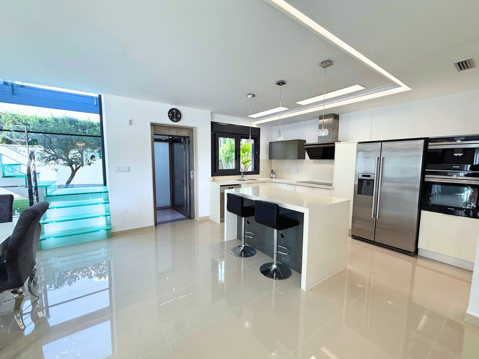 Chalet de 5 habitaciones en San Miguel de Salinas en venta con piscina garaje - 849.000 € (Ref: 9463719)