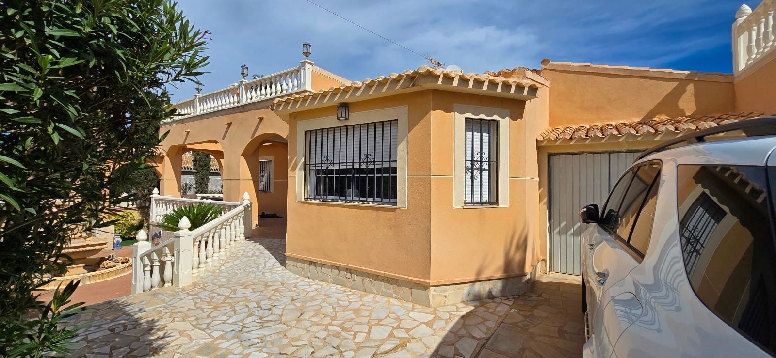 5 bedroom Villa for sale in El Chaparral with pool garage - € 595,000 (Ref: 9463722)