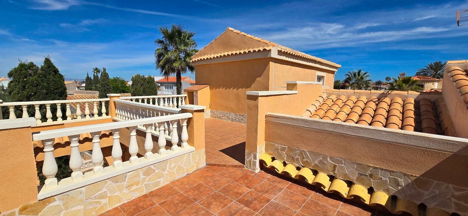 5 bedroom Villa for sale in El Chaparral with pool garage - € 595,000 (Ref: 9463722)