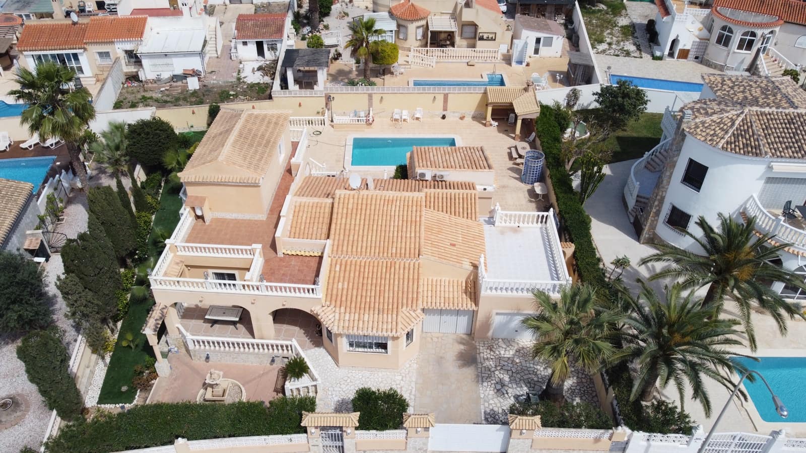 5 bedroom Villa for sale in El Chaparral with pool garage - € 595,000 (Ref: 9463722)