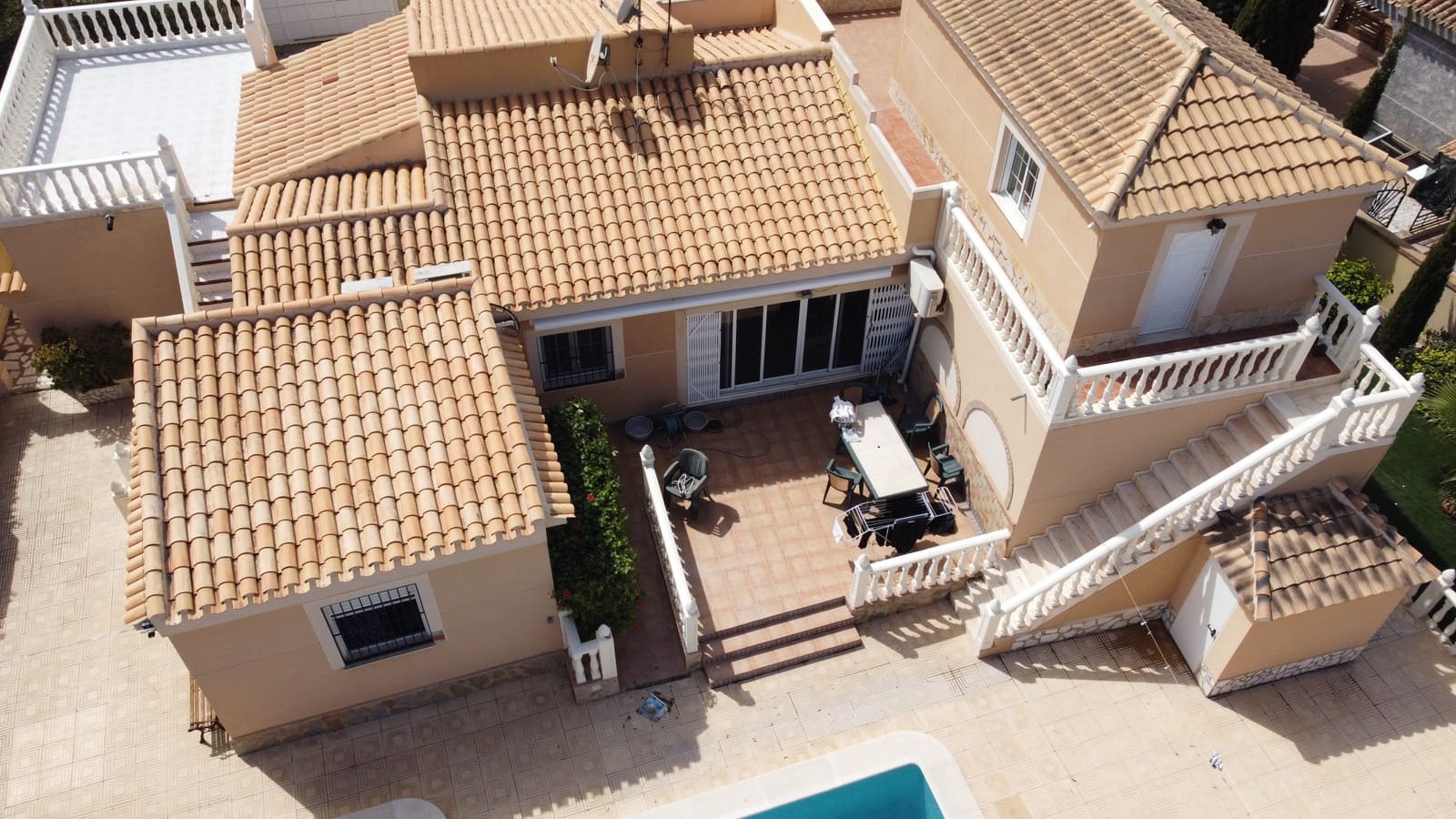 5 bedroom Villa for sale in El Chaparral with pool garage - € 595,000 (Ref: 9463722)
