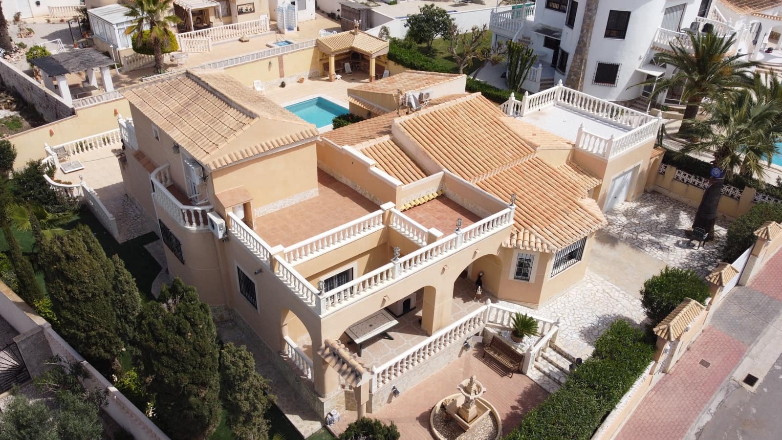 5 bedroom Villa for sale in El Chaparral with pool garage - € 595,000 (Ref: 9463722)