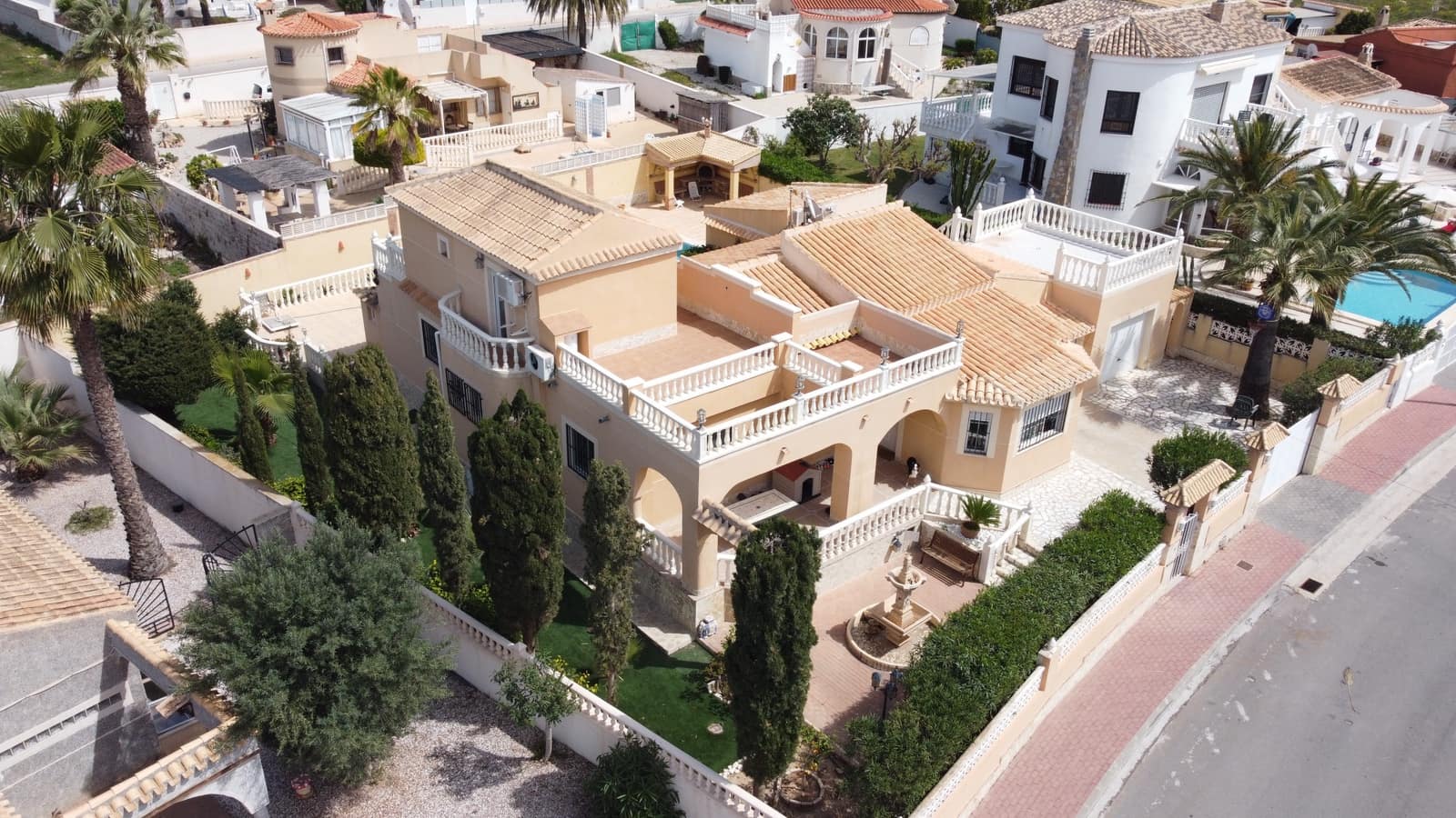 5 bedroom Villa for sale in El Chaparral with pool garage - € 595,000 (Ref: 9463722)