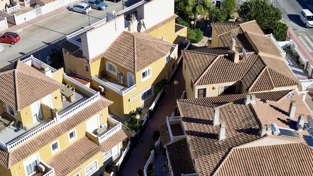 Casa de 3 habitaciones en La Florida, Orihuela en venta con piscina - 295.000 € (Ref: 9463723)